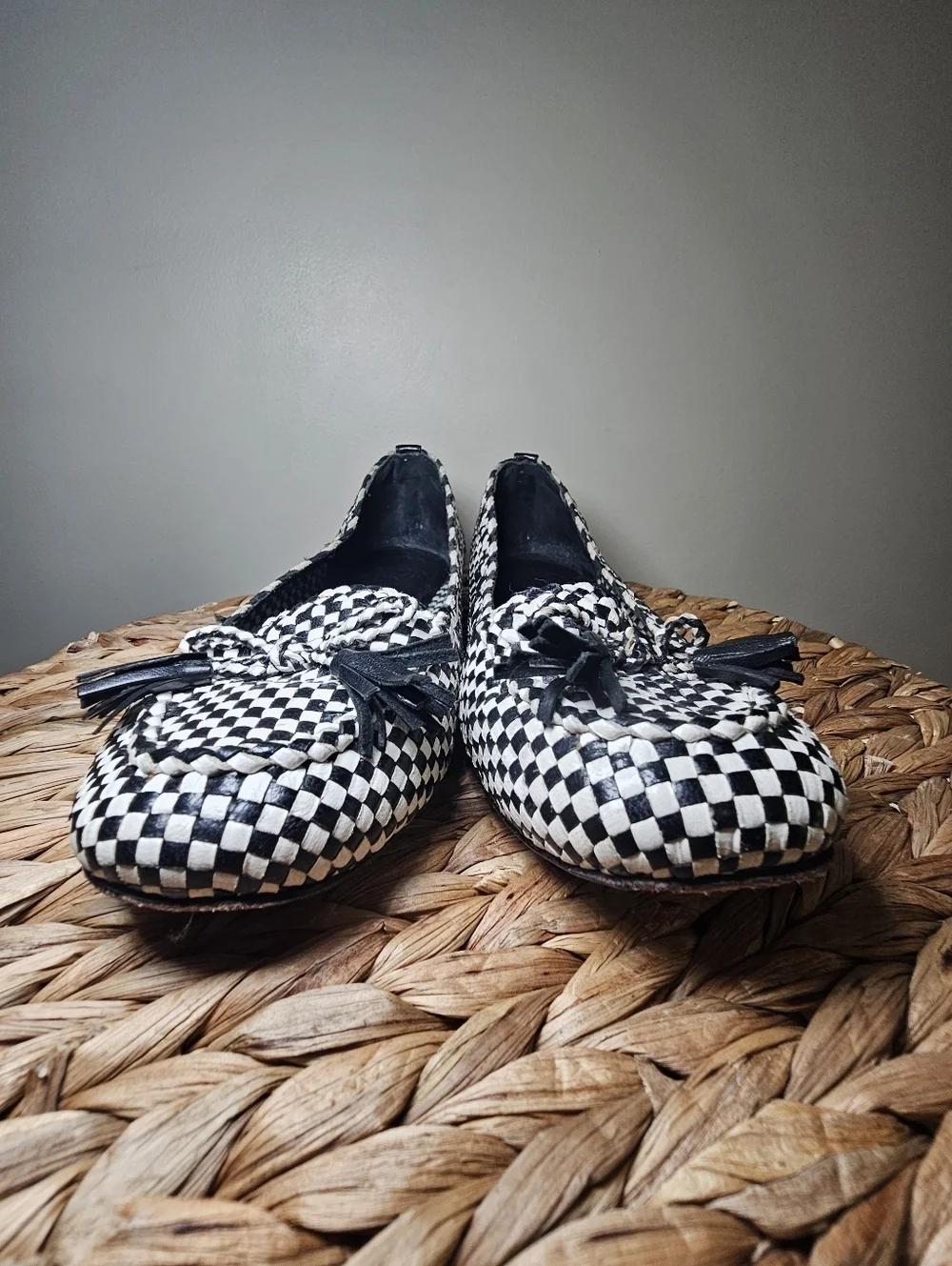 Tory Burch Woven Leather Ballet Flats 8M Black White Checkered Tassel